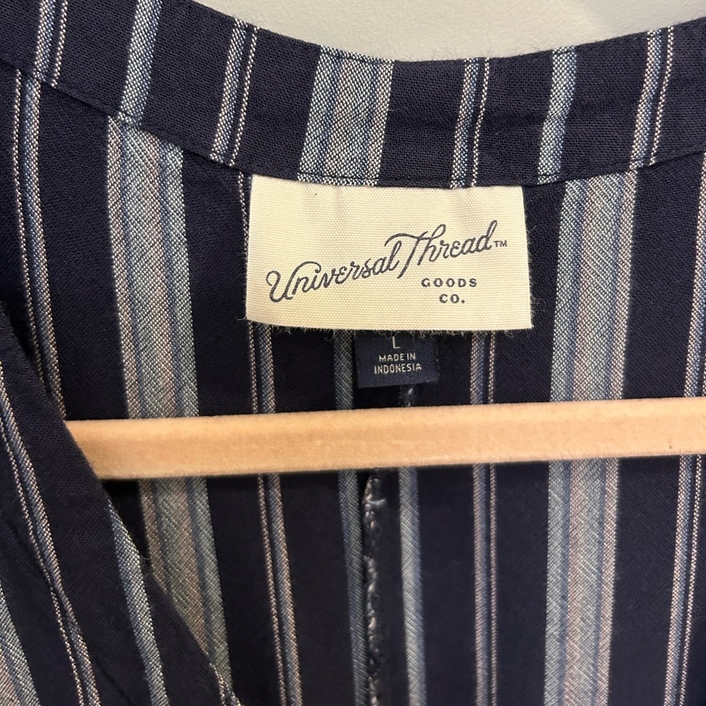 Universal Thread Striped Button Down Front Tie To… - image 5